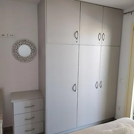 Julia's Studio, Familienfreundlich Am Meer,mit Xl Terrasse, Meerespanorama * לוגאראס