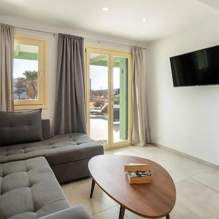 Julia's Studio, Familienfreundlich Am Meer,mit Xl Terrasse, Meerespanorama * לוגאראס