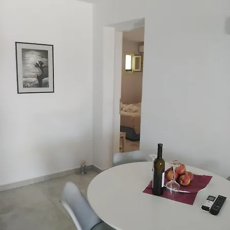 Apartment Julia's Studio, Familienfreundlich Am Meer,mit Xl Terrasse, Meerespanorama Logaras