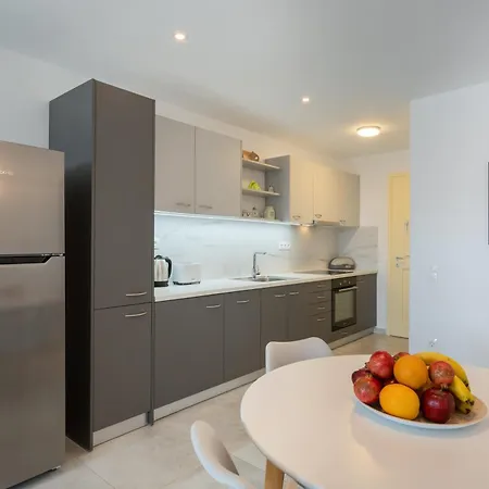 Julia's Studio, Familienfreundlich Am Meer,mit Xl Terrasse, Meerespanorama *