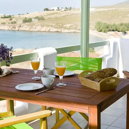 Julia's Studio, Familienfreundlich Am Meer,mit Xl Terrasse, Meerespanorama Apartment Logaras